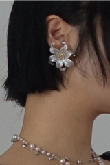 フラワーピアス