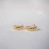 ベラツイストフープピアス