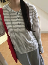 サユストライプボタンフード長袖Tシャツ
