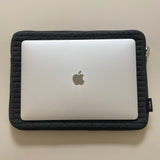Clam タブレット＆ラップトップケース _ ソフトブラック (15 inch)
