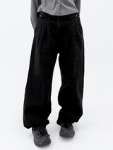 BASIC TWO TUCK BLACK DENIM