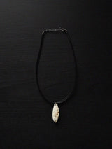 NACRE ARROWHEAD NECKLACE