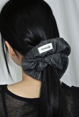 STRIPE SCRUNCH / CHARCOAL