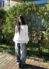 クリームオフショルダーニット