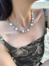 Metal chain pearl necklace