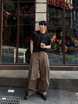 Unbalanced pintuck curved pants