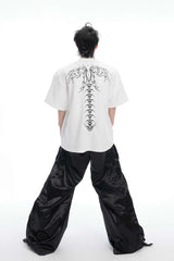 エンブロイダードスパイングラフィックTシャツ