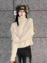 Cozy high-neck over knit
