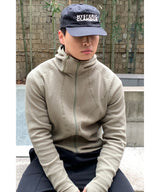 Ribbed incision hood zip-up
