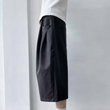 マットブラック シルエット ショーツ