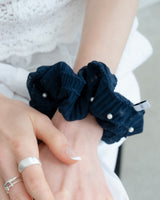 PEARL BLOOM SCRUNCHIE_NAVY