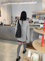 カールアイレットレザーショルダーバッグ