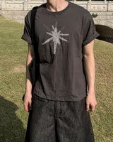 スパーク エンブロイダード グラフィック ショートスリーブ Tシャツ