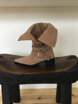 Vega strap boots