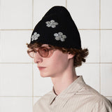 BUTTON FLOWER BEANIE / BLACK
