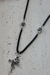 black chic cross necklace | 블랙 체인 장미 십자가 목걸이
