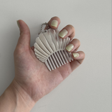 Shell-shaped comb keyring
