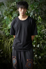 ESSENTIAL PLEAT U-NECK 1/2 TEE (Black)