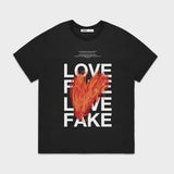 LOVE X FAKE グラフィックTシャツ (LIGHT GREY)