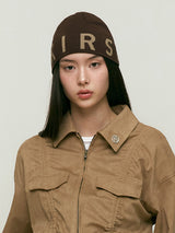 BASIC LOGO SHORT BEANIE [BROWN]