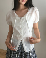 Fle strap punching puff blouse
