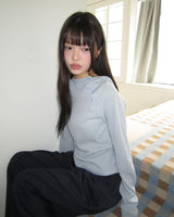 ターンハイネックフードボタン長袖Tシャツ