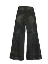 Oia バックボタンブーツカットパンツ