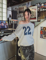 22 Cutting Off-Shoulder Sweatshirt