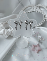 [ILLIT イロハ, NMIXX へウォン Piercing] バレリーナリボンピアス - Silver