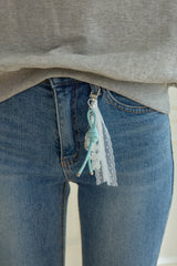 SOFT LOW-RISE BOOTSCUT DENIM PANTS