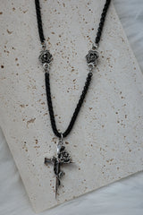black chic cross necklace | 블랙 체인 장미 십자가 목걸이