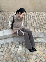 タートルネックツイストストラップスリーブレスニットウェア