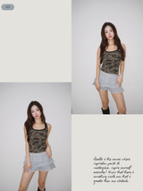 カーモレトロUネックノースリーブTシャツ