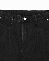 BASIC TWO TUCK BLACK DENIM