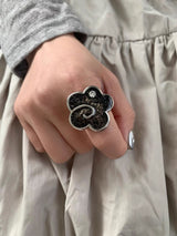 Black flower point ring