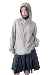  AIRY HOODED WINDBREAKER