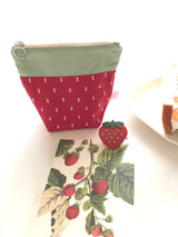 【お気に入り追加で応募】love berry pouch