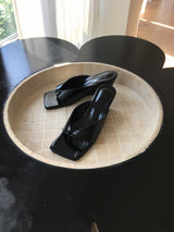 グロッシー トング ウェッジ ミュール