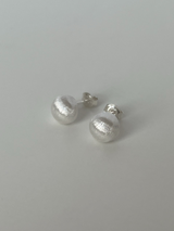 コットンボールピアス (シルバー) *1PCS