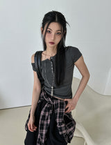 リブ編みアンバランスボタンショルダーTシャツ