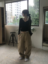 VネックボタンロングスリーブT