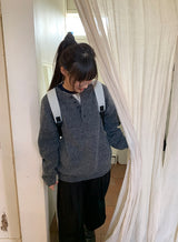 [unisex] ハインドレイブークレヘンリーネックオーバーニット