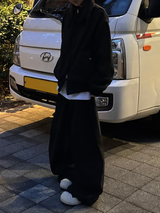 curved balloon sweatpants