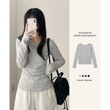Brae UネックダンガララウンドロングスリーブTシャツ