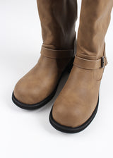 LOOSE BELT MIDDLE BOOTS