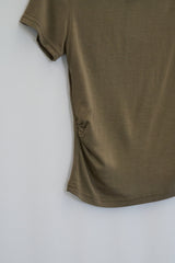 アシンメトリックツイステッドショルダートップ (Light Khaki)