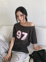 テキン レタリング オフショルダー オーバーフィット ショートスリーブTシャツ