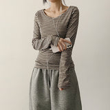 Brae UネックダンガララウンドロングスリーブTシャツ