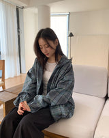 シンガーカットラウンド長袖Tシャツ