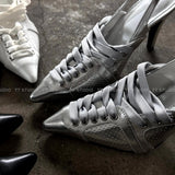 Sneakers point heels